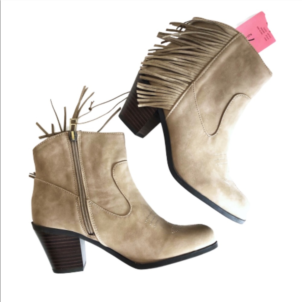 NWT Sam & Libby Fringe Boots